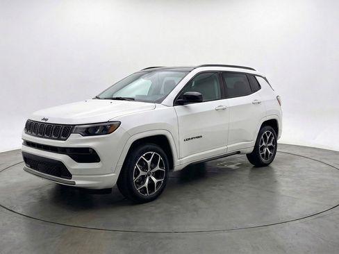 Used 2025 Jeep Compass Limited AWD/4WD image 3