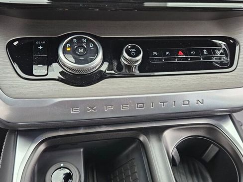 New 2025 Ford Expedition Platinum w/ Driver's Package image 22