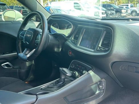 Used 2015 Dodge Challenger SRT image 27