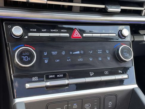 Certified 2025 Hyundai Santa Fe Limited FWD image 31