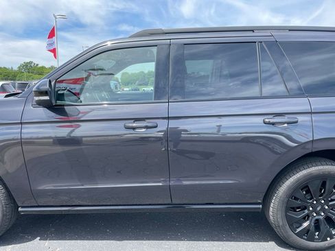 Used 2025 Ford Expedition Platinum w/ Stealth Appearance Package AWD/4WD image 47