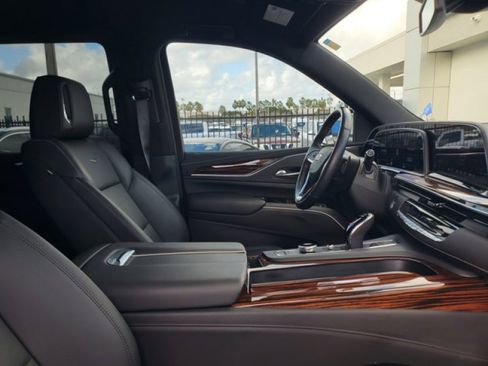 Used 2022 Cadillac Escalade Luxury image 36