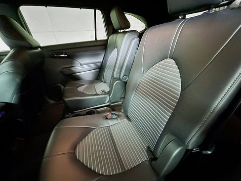 Used 2024 Toyota Highlander XSE image 21