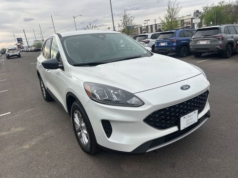 Used 2020 Ford Escape SE image 3