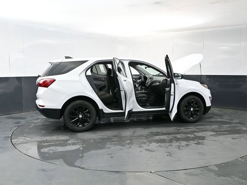 Used 2020 Chevrolet Equinox LT w/ Driver Convenience Package FWD image 17