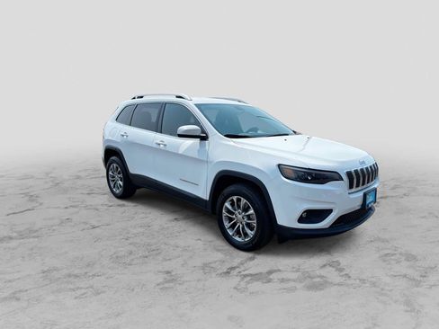 Used 2019 Jeep Cherokee Latitude Plus AWD/4WD image 2