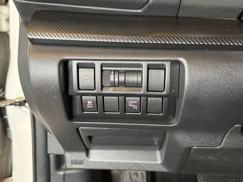 Used 2018 Subaru Crosstrek 2.0i Premium w/ Eyesight System AWD/4WD image 18
