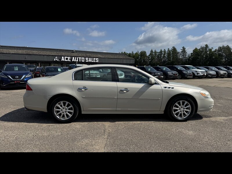 Used 2011 Buick Lucerne CXL w/ Driver Confidence Package FWD image 4