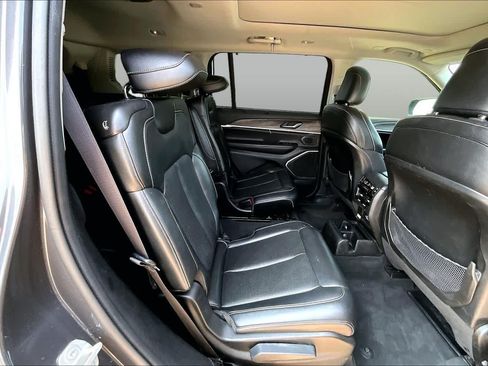 Used 2023 Jeep Grand Cherokee L Limited w/ Luxury Tech Group II AWD/4WD image 20