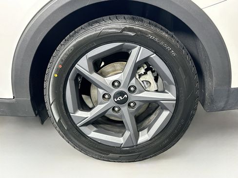 Used 2025 Kia K4 LXS image 11