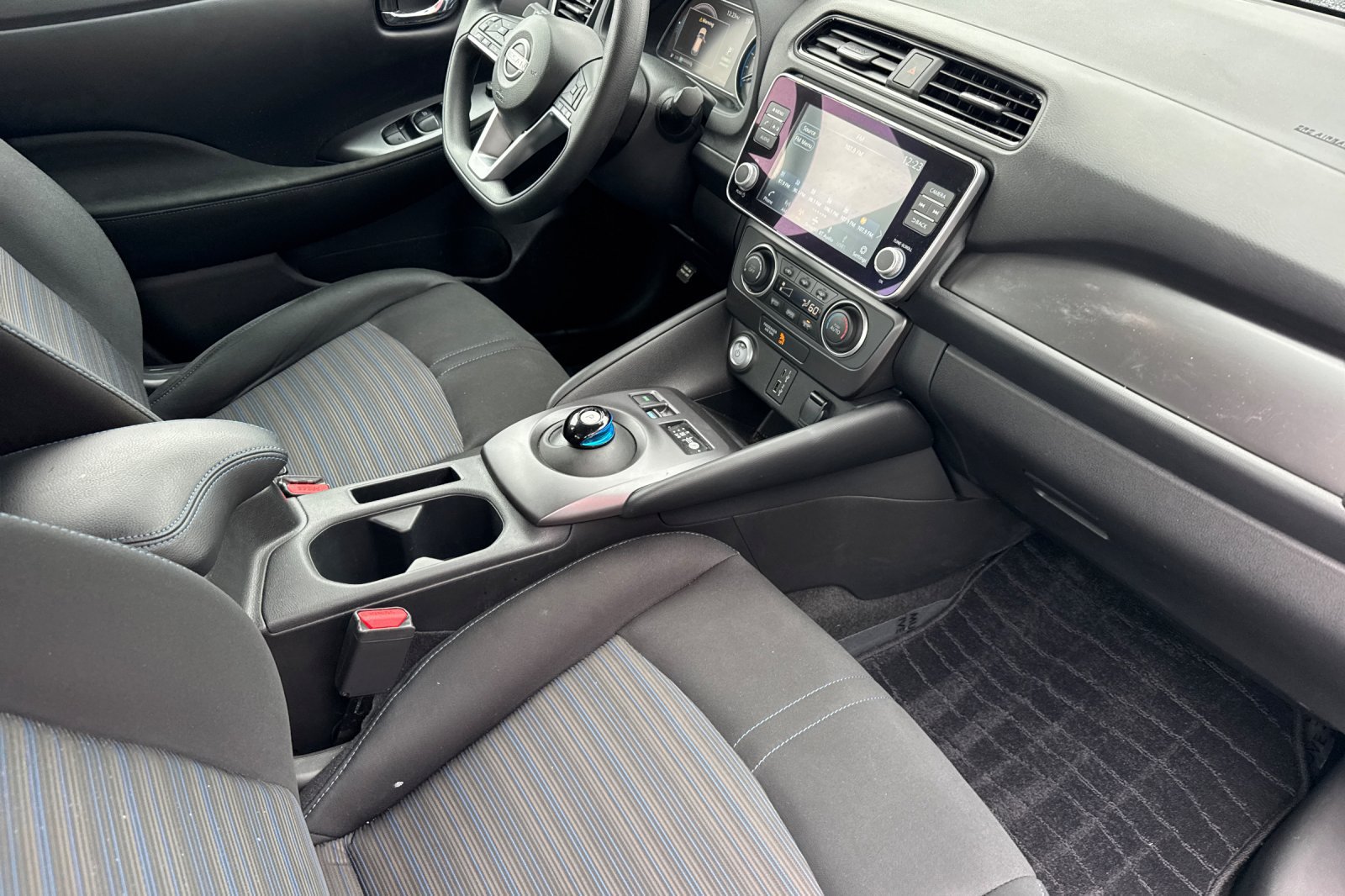 Used 2025 Nissan Leaf S FWD image 19