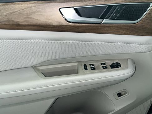 Used 2024 Volkswagen Atlas SE image 13