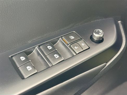 Used 2017 Toyota Highlander Limited FWD image 29