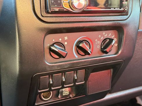 Used 2003 Jeep Wrangler X image 21