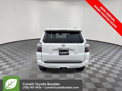 Used 2017 Toyota 4Runner SR5 AWD/4WD image 6