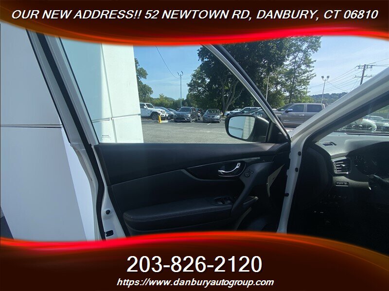 Used 2017 Nissan Rogue SV AWD/4WD image 10