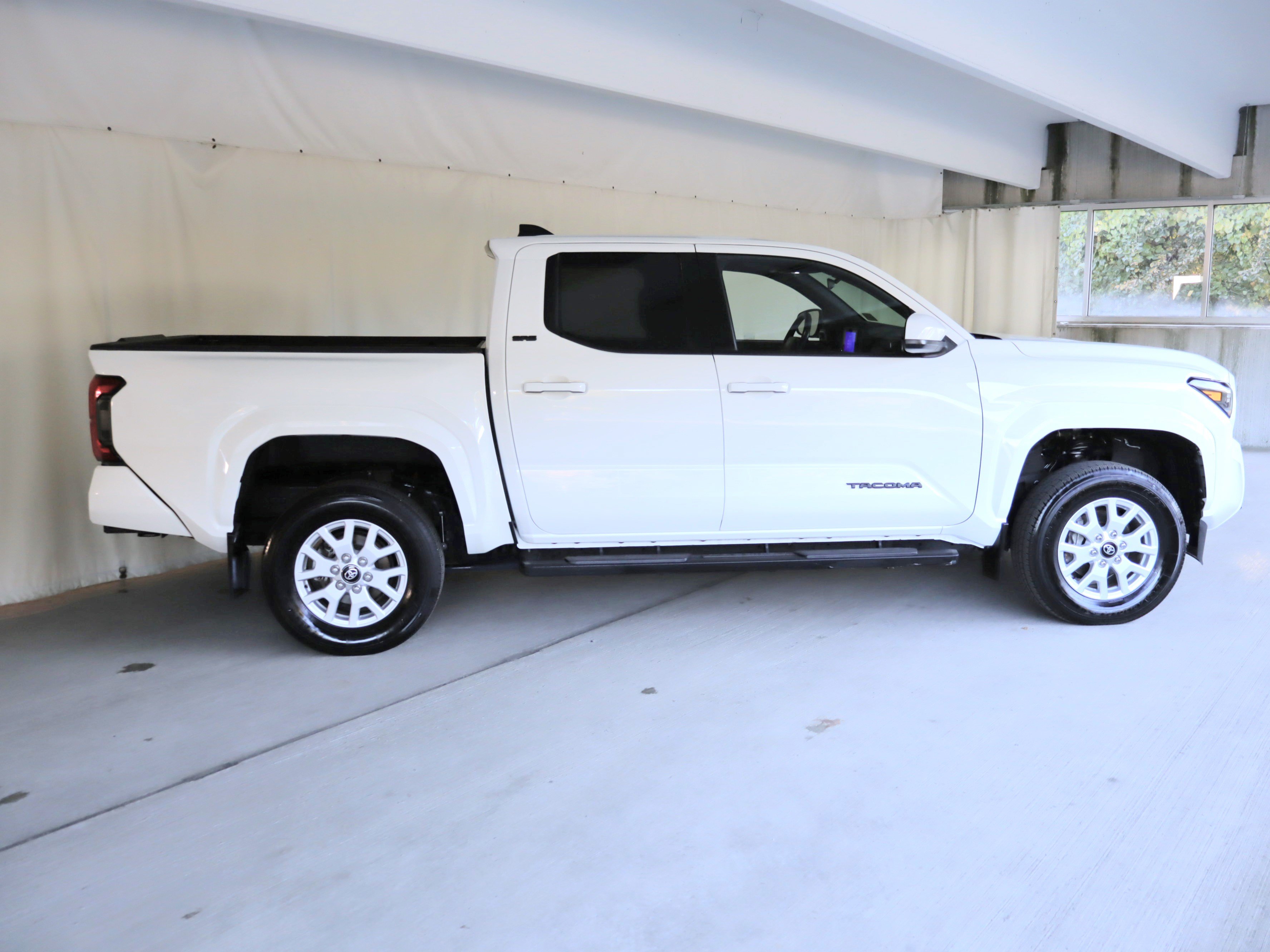 Used 2024 Toyota Tacoma SR5 AWD/4WD image 4