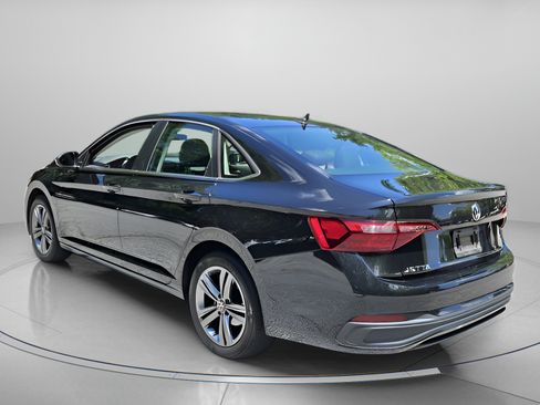 Used 2023 Volkswagen Jetta SE FWD image 3