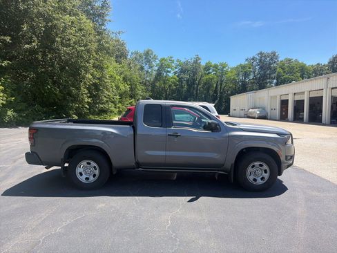 Used 2025 Nissan Frontier S RWD image 2
