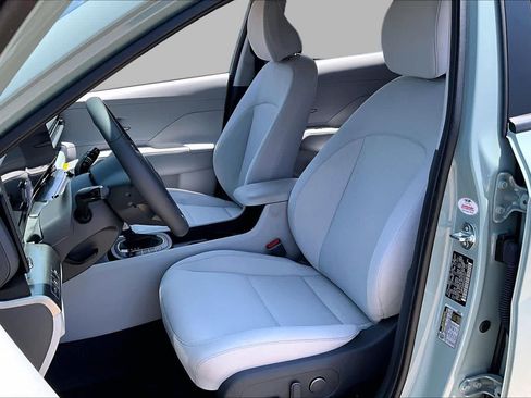 Used 2025 Hyundai Kona SEL FWD image 8