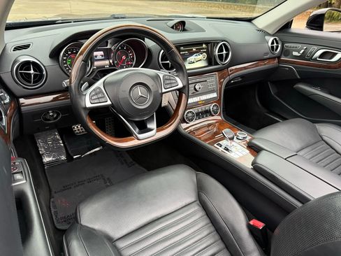 Used 2017 Mercedes-Benz SL 550 image 15
