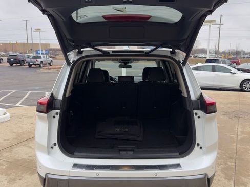 Used 2024 Nissan Rogue SL image 12