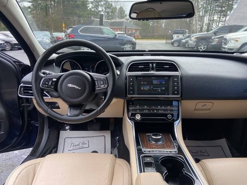 Used 2017 Jaguar XE Prestige RWD image 13