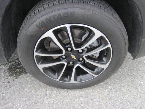 Used 2025 Chevrolet TrailBlazer LT AWD/4WD image 3