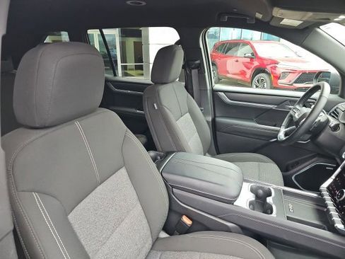 Used 2025 GMC Acadia Elevation image 36