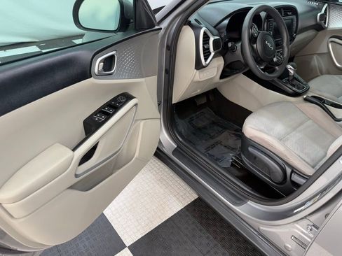 Used 2023 Kia Soul LX image 25