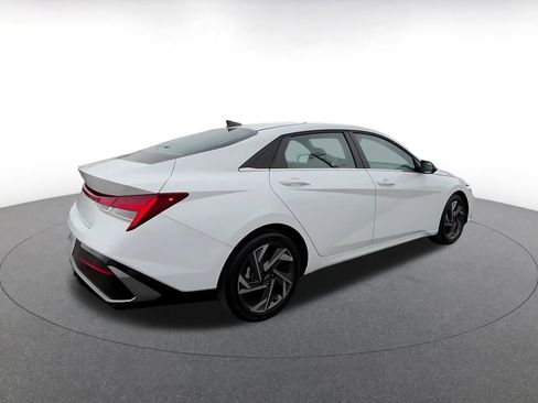 Used 2025 Hyundai Elantra SEL FWD image 14