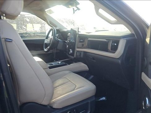 Used 2024 Ford Expedition Limited image 3