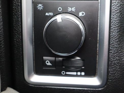 Used 2016 RAM 1500 Classic SLT image 29