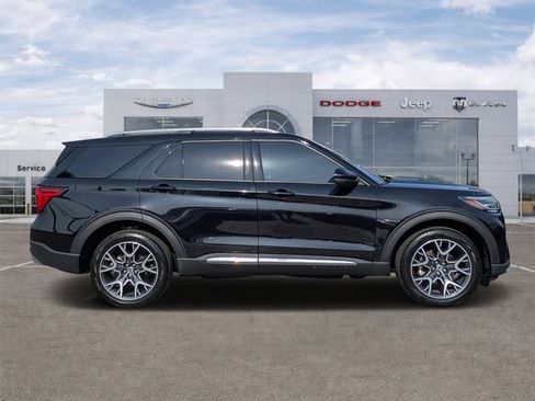 Used 2025 Ford Explorer Platinum w/ Ultimate Package AWD/4WD image 2