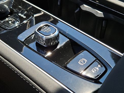 New 2026 Volvo XC90 B5 Core w/ Protection Package Premier AWD/4WD image 19