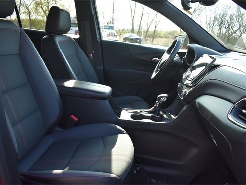 Used 2022 Chevrolet Equinox RS w/ Infotainment Package image 16