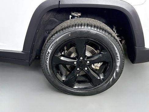 Used 2023 Jeep Grand Cherokee Limited w/ Luxury Tech Group II AWD/4WD image 35