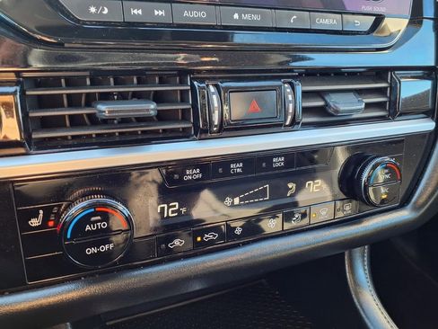 Certified 2025 Nissan Pathfinder SV image 10