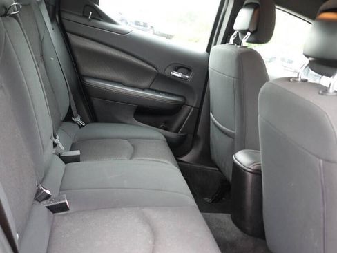 Used 2014 Dodge Avenger SE FWD image 16