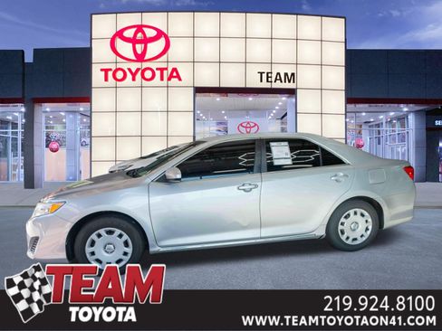 Used 2012 Toyota Camry LE FWD image 1