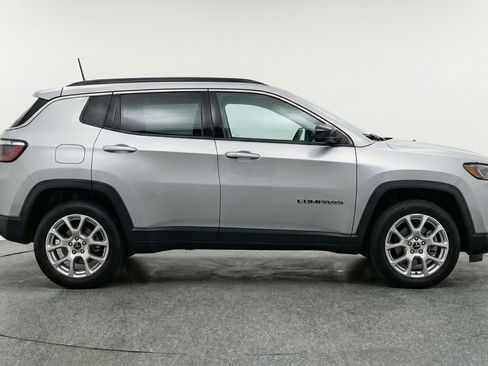 Used 2025 Jeep Compass Limited AWD/4WD image 11