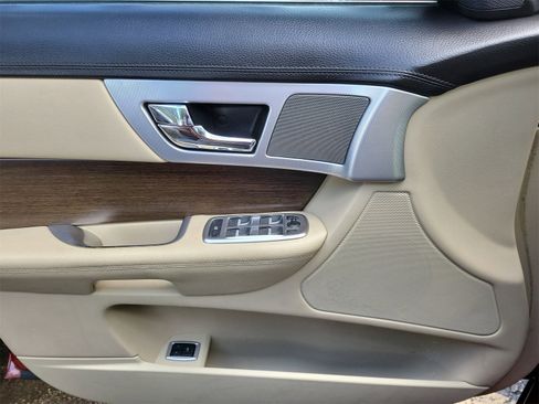 Used 2014 Jaguar XF image 24