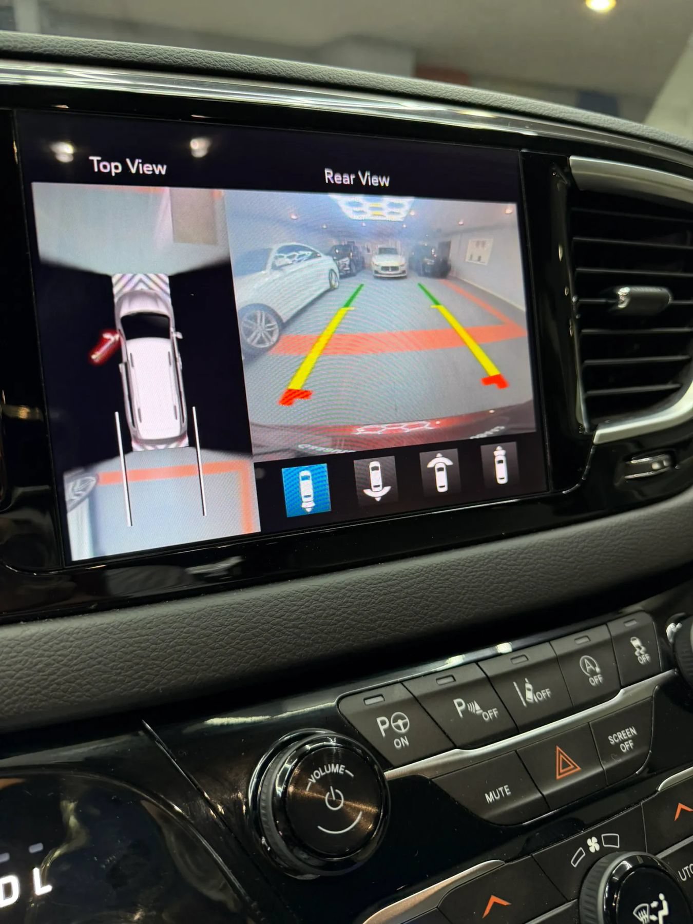 Used 2018 Chrysler Pacifica Touring-L Plus w/ Advanced Safetytec Group FWD image 24