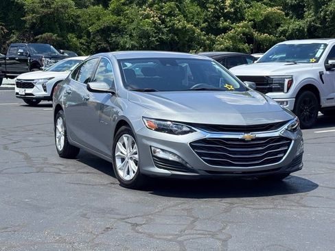 Used 2025 Chevrolet Malibu LT FWD image 1