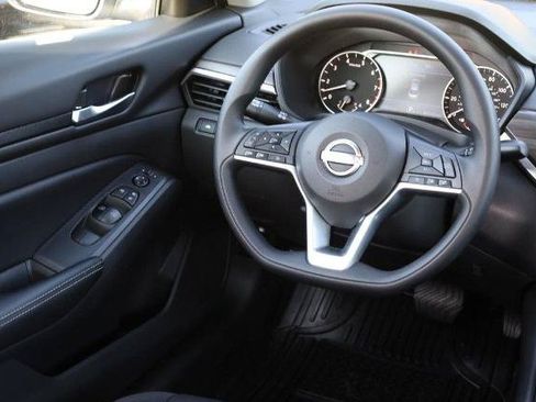 Used 2025 Nissan Altima 2.5 SV FWD image 22
