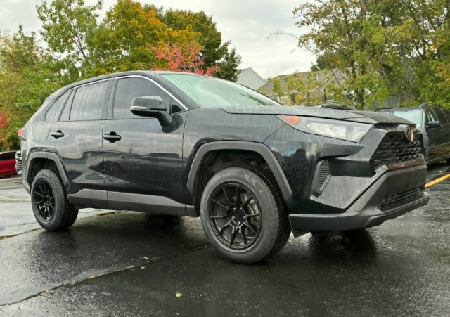 Used 2022 Toyota RAV4 LE AWD/4WD image 3