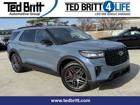 Used 2025 Ford Explorer ST AWD/4WD image 1