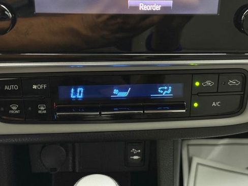 Used 2018 Toyota Corolla LE FWD image 17