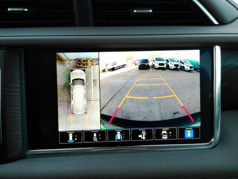 Used 2023 GMC Yukon XL Denali image 8