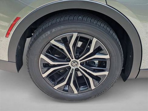 Used 2023 Toyota Crown AWD/4WD image 10